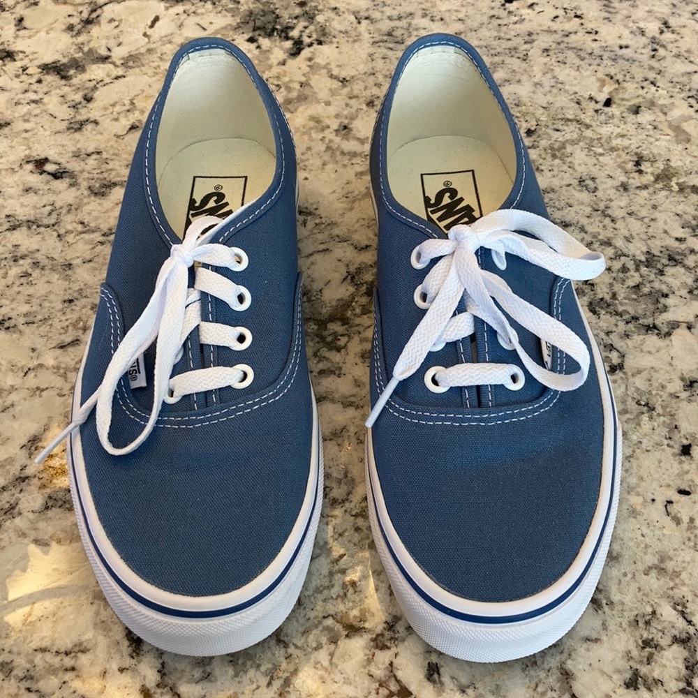 Never worn VANS Era sneakers in size 7.5
